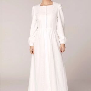 White modest veiled collection dress